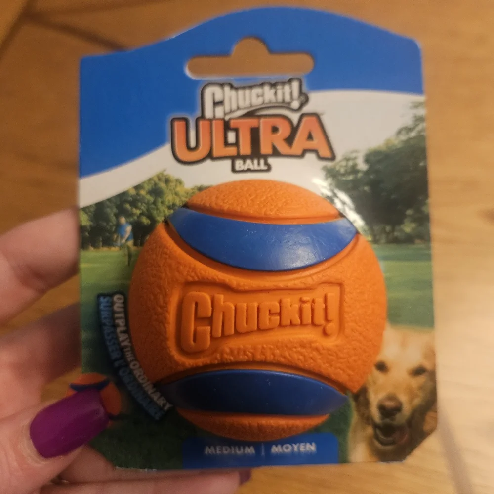 NWT Chuckit! Ultra Ball - Medium Dog Toy Floats & Ultra-High Bounce By Petmate